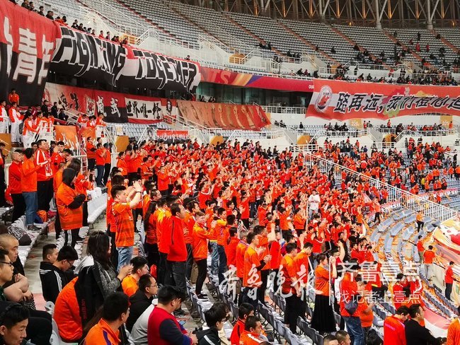  浓眉哥回归赛场，大胜首场状态亮眼，切尔西观众沸腾！